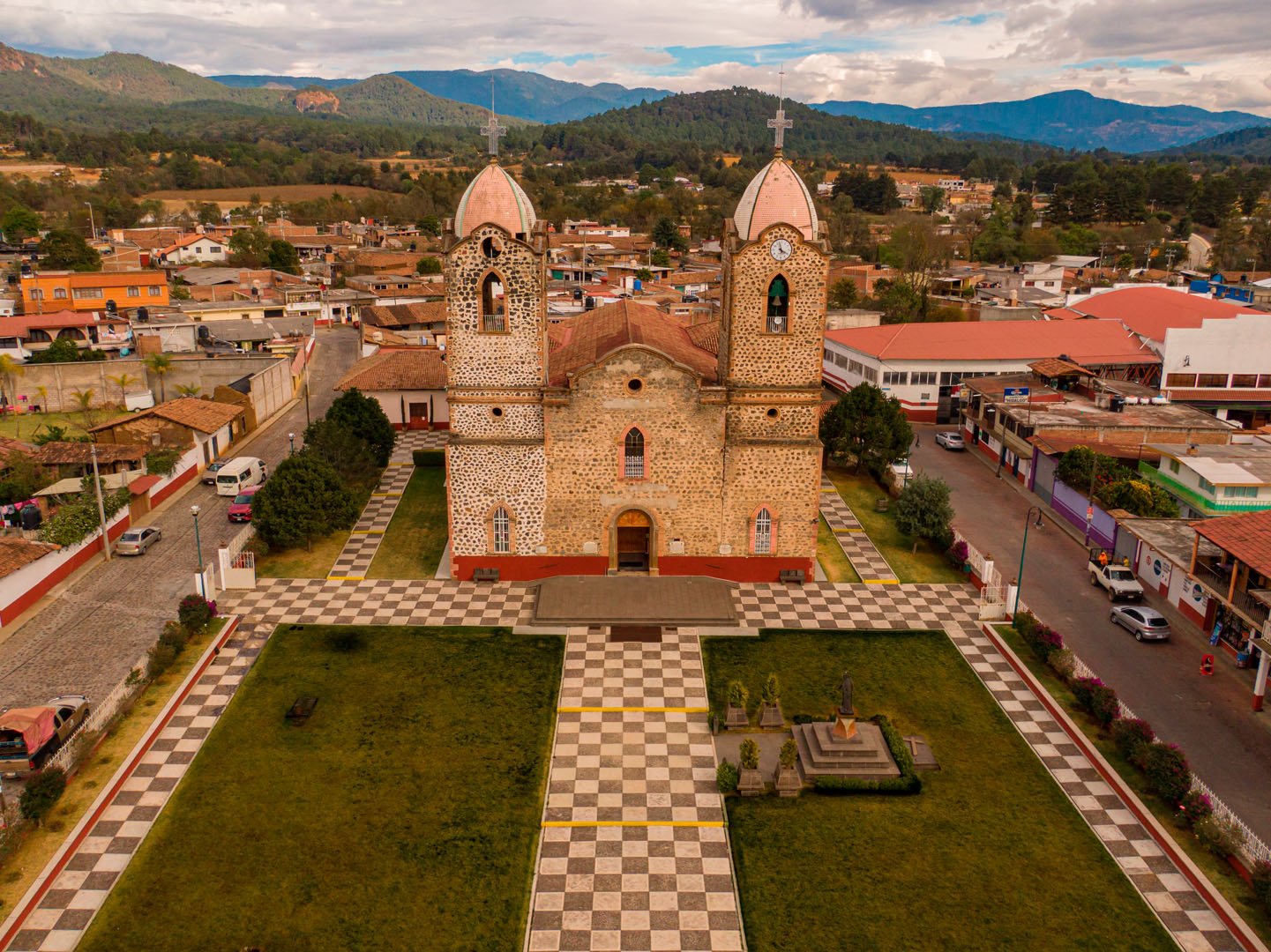 Parroquia de San Lucas Evangelista, Aporo